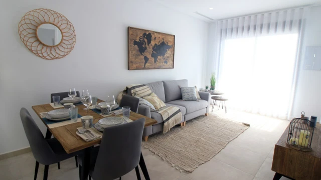 Угловое бунгало с собственным участком в жилом комплексе в Torre de la Horadada