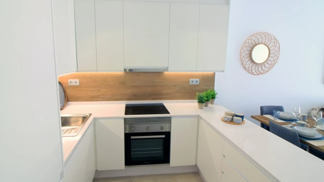 Угловое бунгало с собственным участком в жилом комплексе в Torre de la Horadada