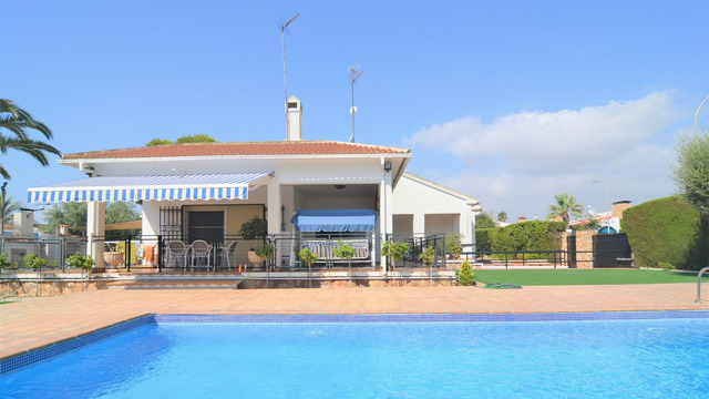 Luxury villa in Los Balcones area - 32
