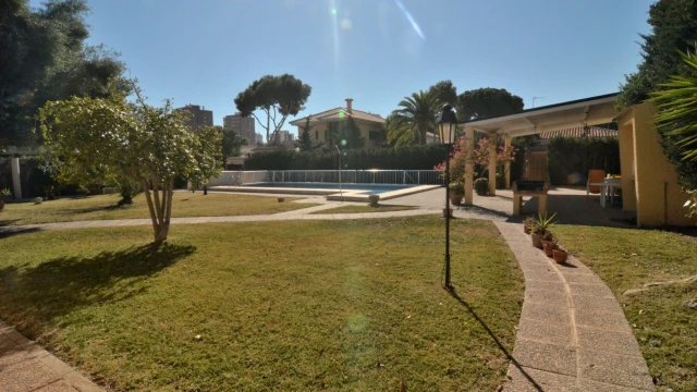 Дом с большим участком в городе Dehesa de Campoamor