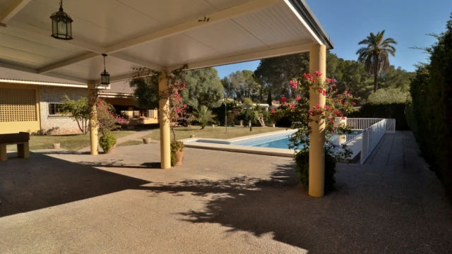 Дом с большим участком в городе Dehesa de Campoamor