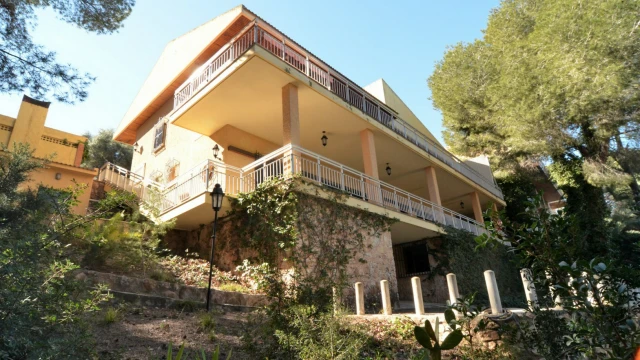 Дом с большим участком в городе Dehesa de Campoamor