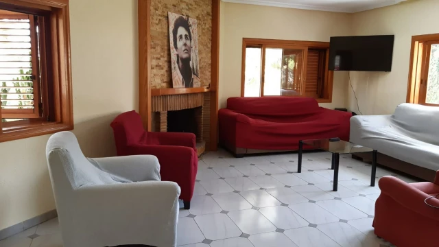 Вилла с большим участком рядом с морем в Dehesa de Campoamor