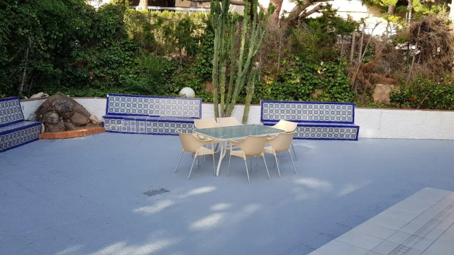 Вилла с большим участком рядом с морем в Dehesa de Campoamor