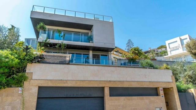 Невероятная вилла у моря в городе Dehesa de Campoamor