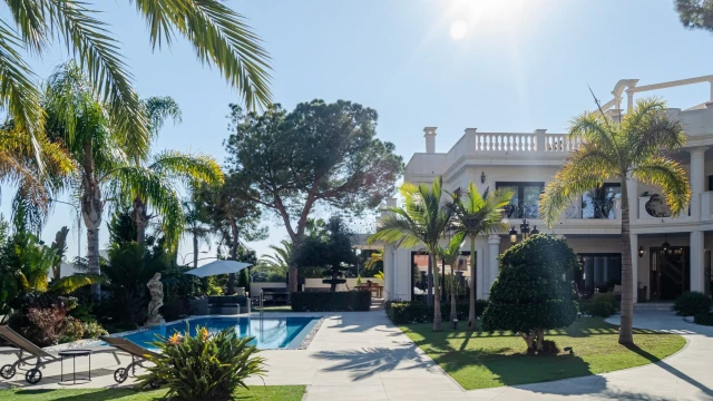 Впечатляющая вилла у моря в городе Dehesa Campoamor 