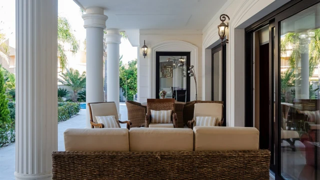 Впечатляющая вилла у моря в городе Dehesa Campoamor 