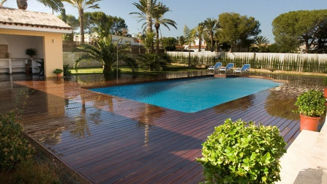 Современная вилла в 300 метрах от моря в городе Кабо Роиг