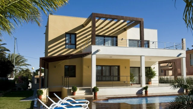 Современная вилла в 300 метрах от моря в городе Кабо Роиг