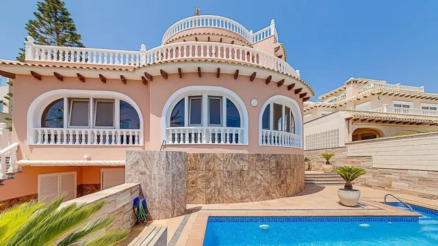 Уютная вилла возле моря с видом на море