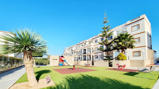 Two-bedroom penthouse in a prestigious area in Torrevieja - 1
