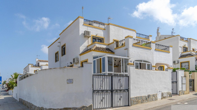 Two-storey house with solarium in Orihuela Costa - 1