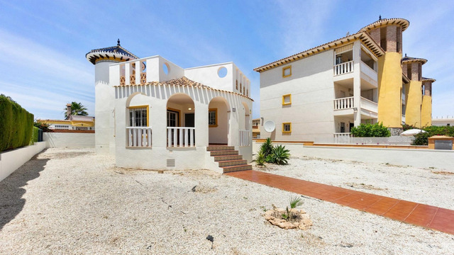 New villa in modern style in the Villamartin area. - 44