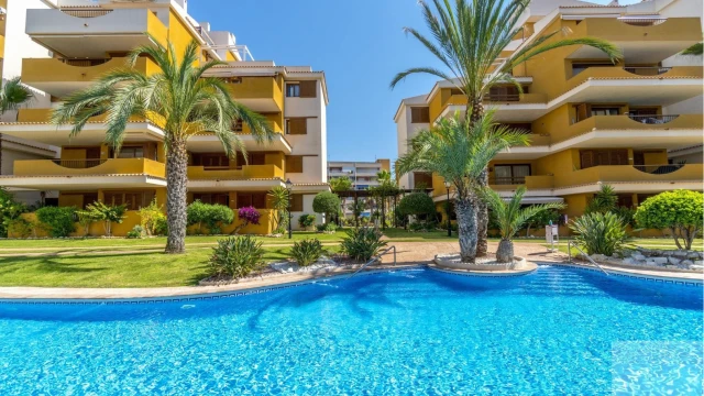 Квартира с двумя спальнями на берегу моря в городе Торревьеха