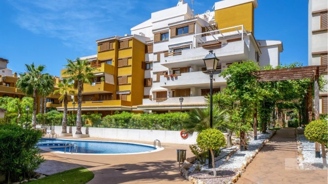 Квартира с двумя спальнями на берегу моря в городе Торревьеха