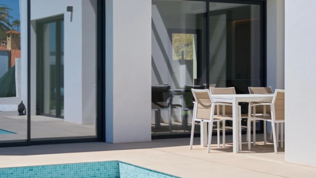 Новая вилла с видом на море в пригороде Бенидорма