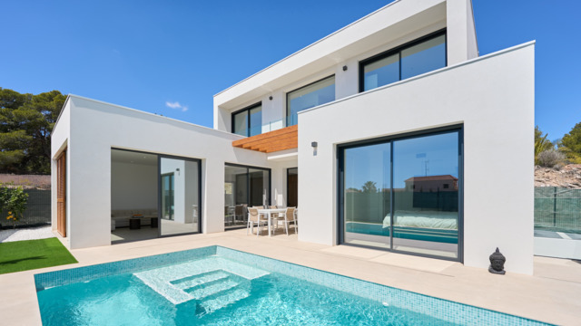 Новая вилла с видом на море в пригороде Бенидорма