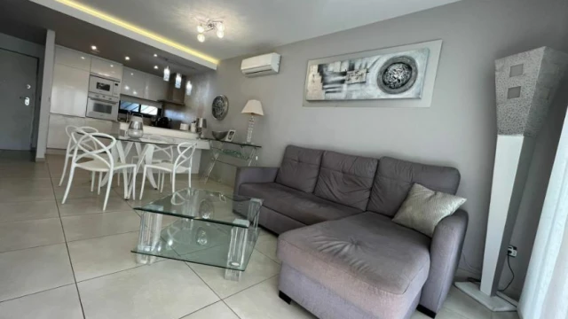 Квартира с двумя спальнями в cовременном жилом комплексе Oasis Beach