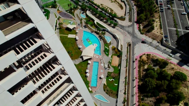 Комфортабельные апартаменты на берегу моря в городе Бенидорм