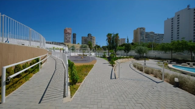 Комфортабельные апартаменты на берегу моря в городе Бенидорм