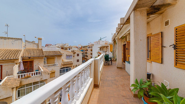 Three-bedroom penthouse on the beach in Torrevieja - 1