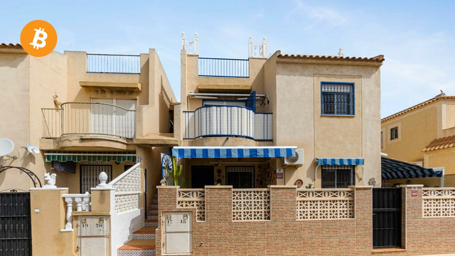 Bungalow on the top floor in a residential complex in Torrevieja - 1