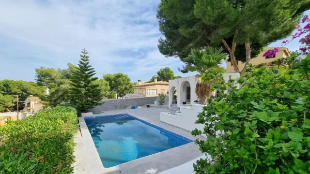 Шикарная вилла в районе Лос Балконес