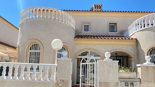 Two-storey house in a residential complex with a swimming pool in Torrevieja - 23