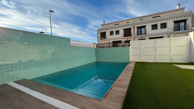 Комфортабельный дуплекс с личным бассейном в Pilar de la Horadada​