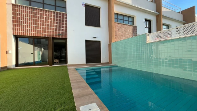 Комфортабельный дуплекс с личным бассейном в Pilar de la Horadada​