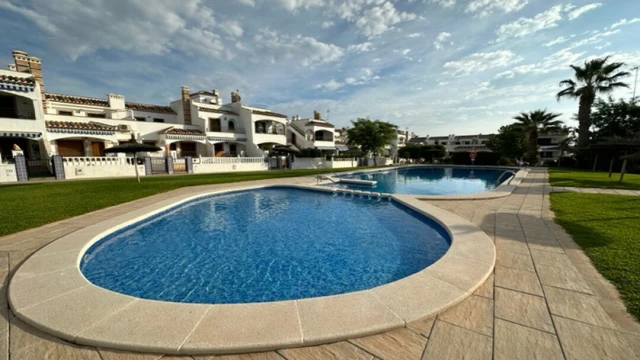 Таунхаус с тремя спальнями в Ориуэла Коста, район Villamartin