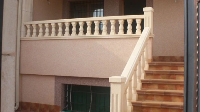 Новый таунхаус в популярном районе Лос Альтос​ у озера в городе Торревьеха