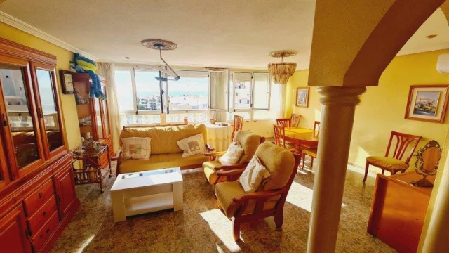 Двухэтажный пентхаус с видом на море в городе Торревьеха, район Ла Мата