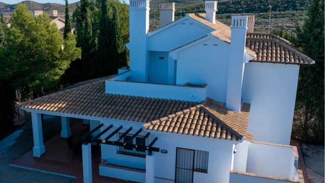 Дом с большим участком  и тремя спальнями в городе Fuente Alamo