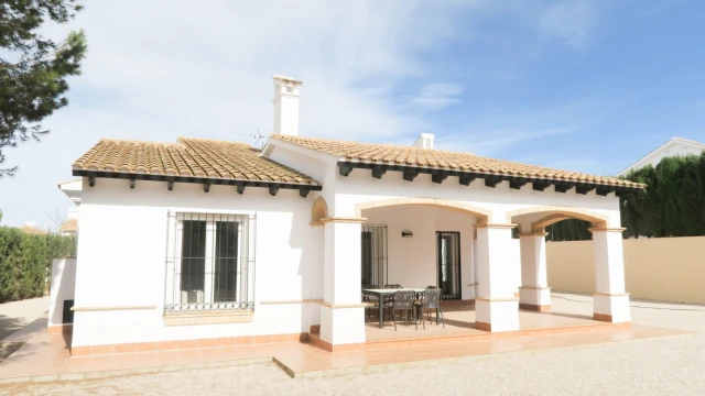 Wygodny dom z dużą działką u podnóża góry w Fuente Alamo