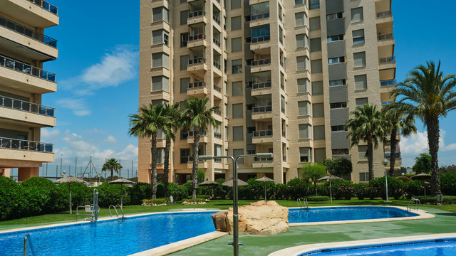 Casa adosada en una urbanización con piscina comunitaria. - 47