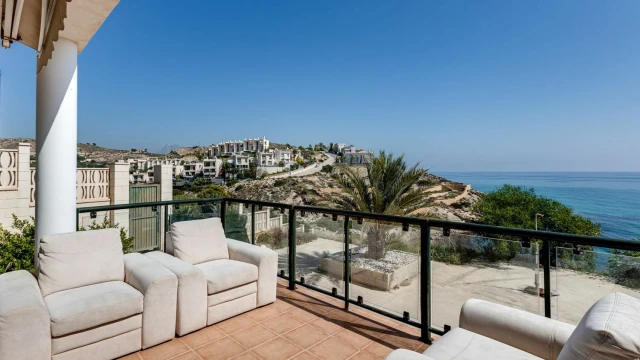 Вилла с потрясающим видом на море и горы в городе El Campello​