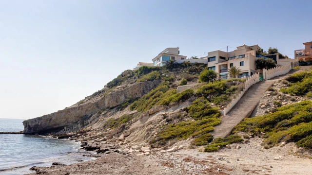 Вилла с потрясающим видом на море и горы в городе El Campello​