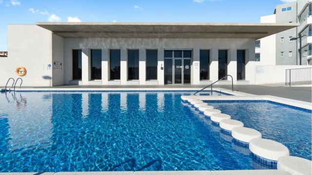 Роскошная квартира с двумя спальнями  в Ориуэла Коста, район Villamartin