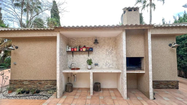 Villa with a large plot and a swimming pool in Ciudad Quesada