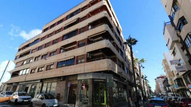 Просторная квартира с тремя спальнями в центре города Торревьеха