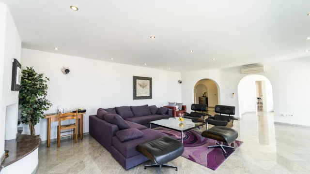 Вилла с великолепным видом на город Кальпе