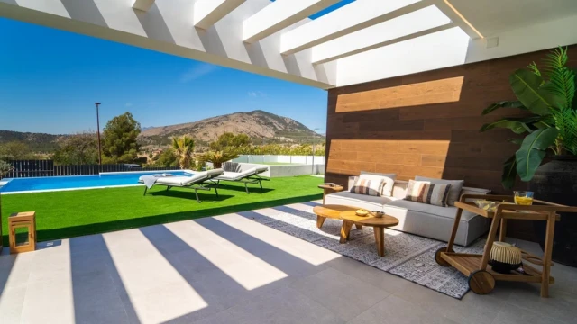 Новая вилла с шикарными видами в городе Финестрат