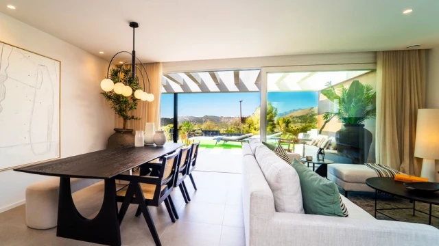 Новая вилла с шикарными видами в городе Финестрат