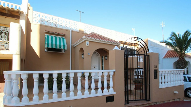 Casa en un complejo residencial con piscina en la ciudad de Albir. - 22