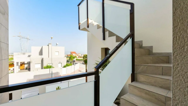 Комфортабельная  вилла с бассейном в городе Сьюдад Кесада