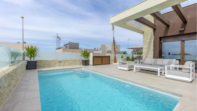 Новая вилла с бассейном в городе Сьюдад Кесада