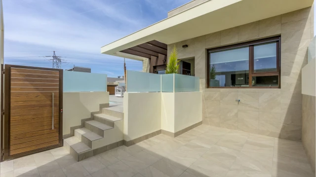 Новая вилла с бассейном в городе Сьюдад Кесада