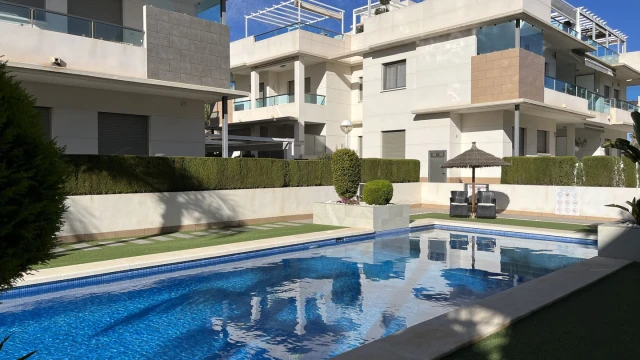 Просторная квартира с большим участком в городе Ciudad Quesada