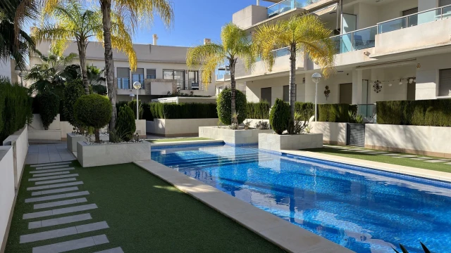 Просторная квартира с большим участком в городе Ciudad Quesada